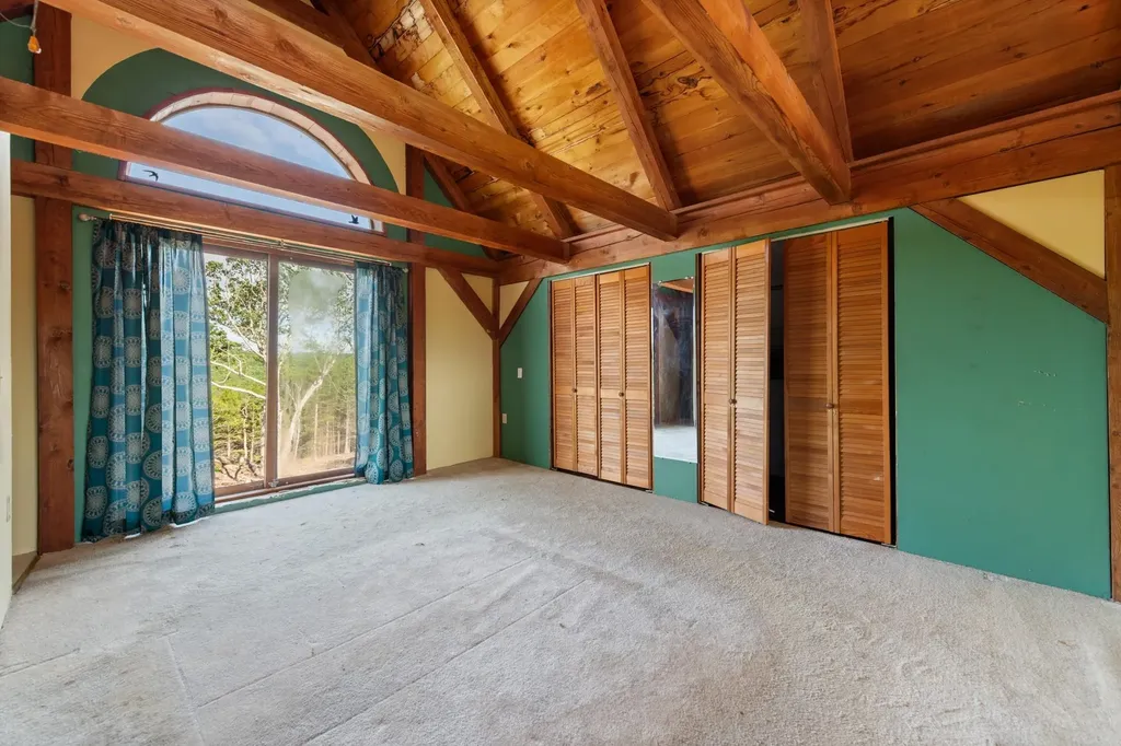 81 Disdam Road Holderness NH 03245