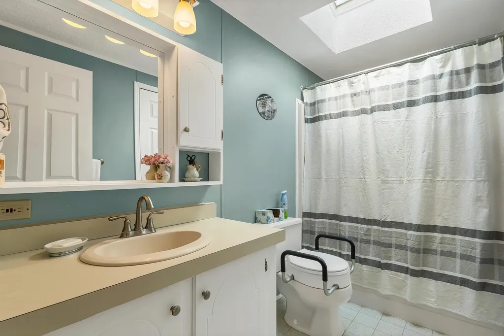 24 Foothills Way Tilton NH 03276