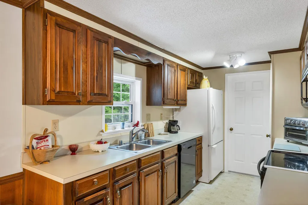 24 Foothills Way Tilton NH 03276