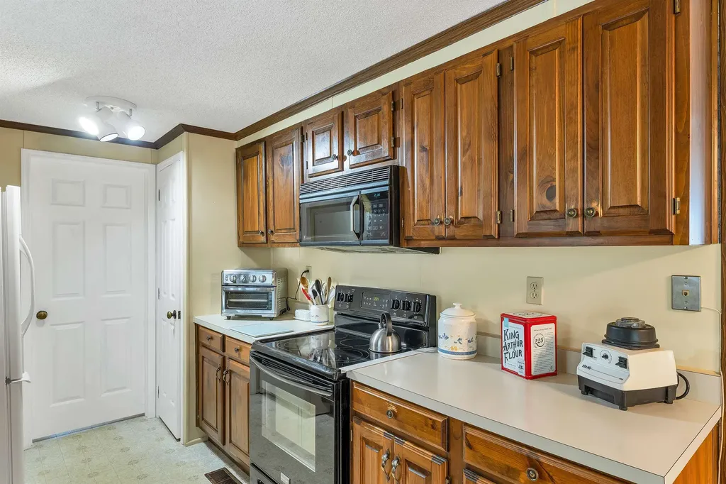 24 Foothills Way Tilton NH 03276