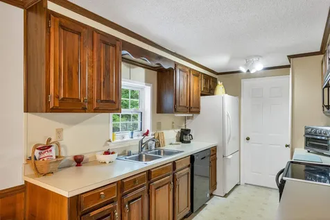 24 Foothills Way Tilton NH 03276