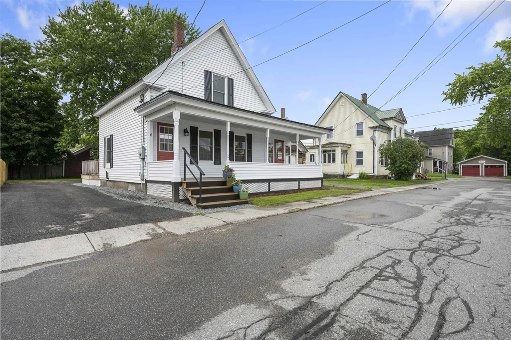 6 Central Avenue Northumberland NH 03582