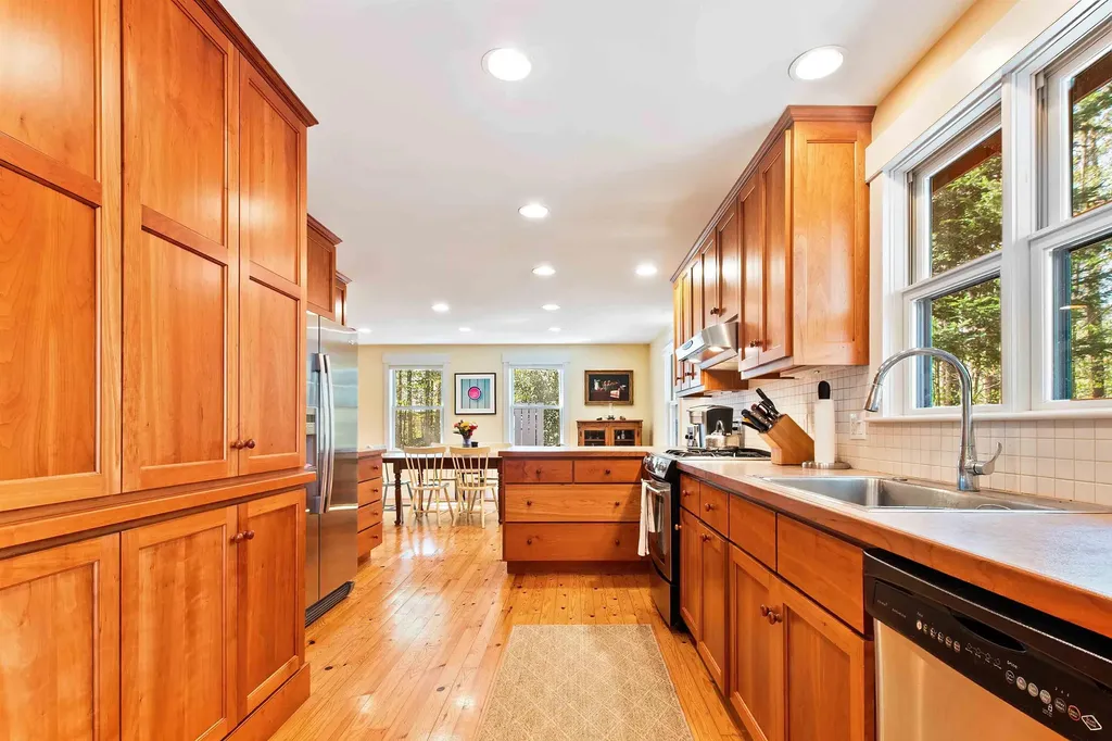 1807 Little Sunapee Road New London NH 03257
