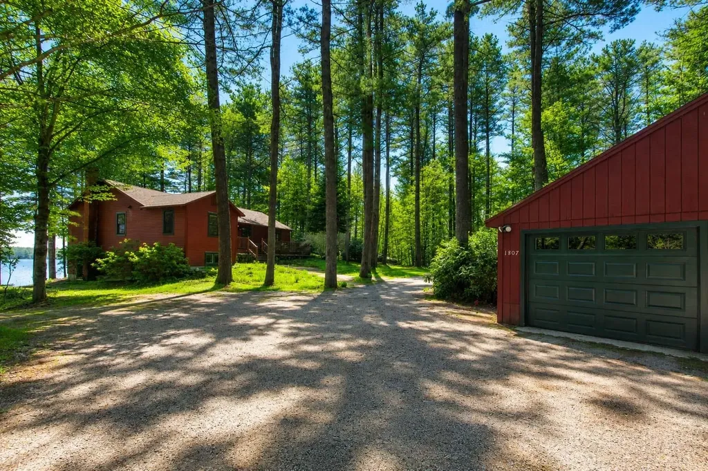 1807 Little Sunapee Road New London NH 03257