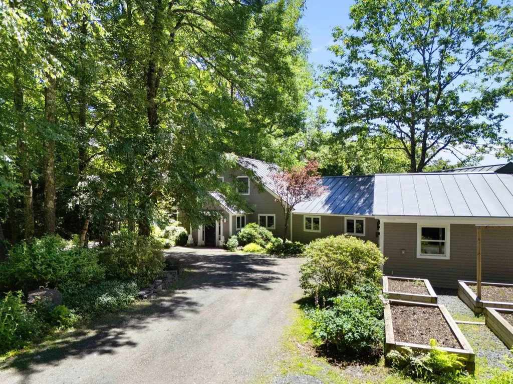 947 Miller Road Dummerston VT 05301