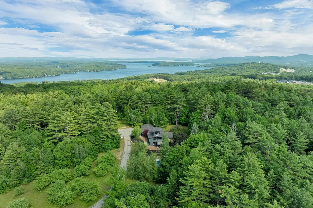 11 Tracy Way Meredith NH 03253