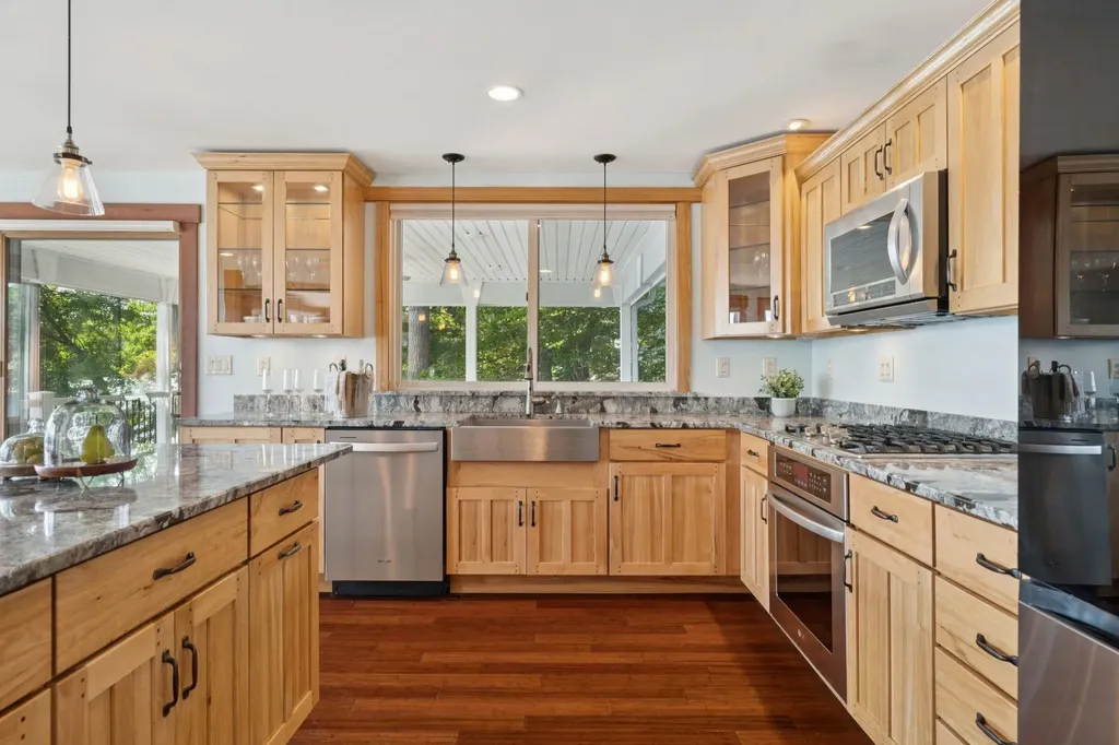 81 Old Hubbard Road Meredith NH 03253