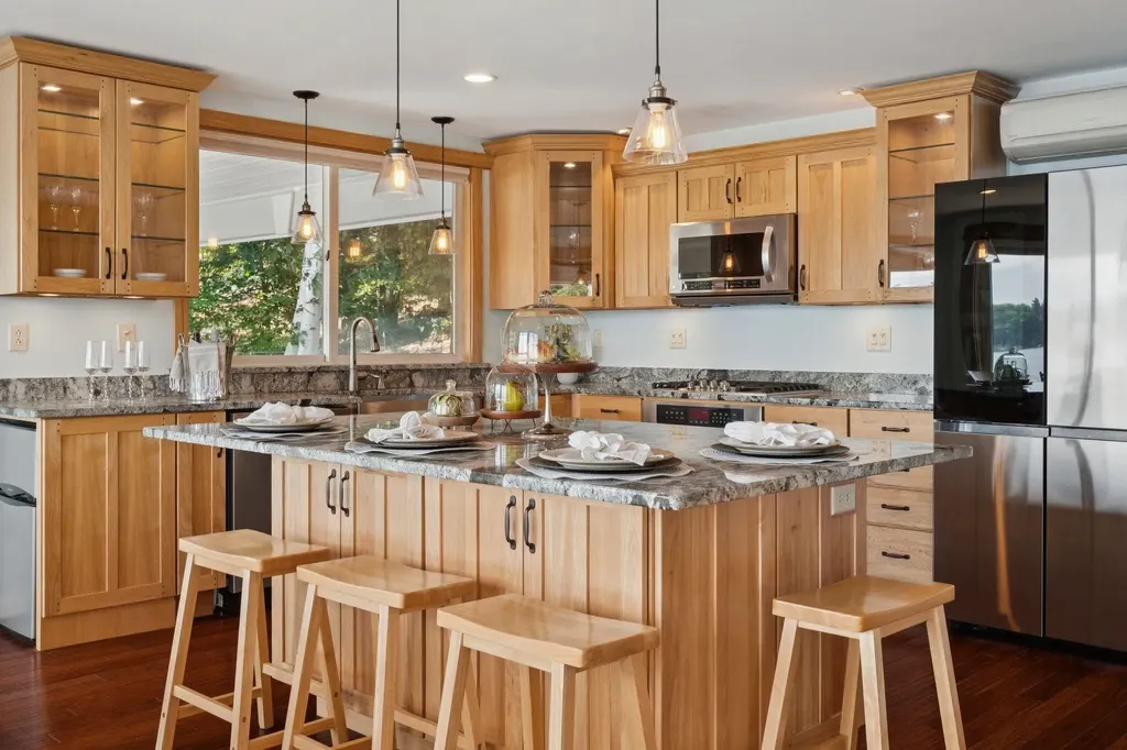 81 Old Hubbard Road Meredith NH 03253