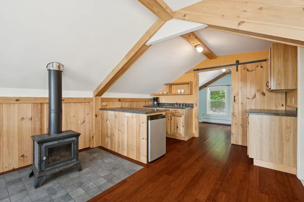81 Old Hubbard Road Meredith NH 03253