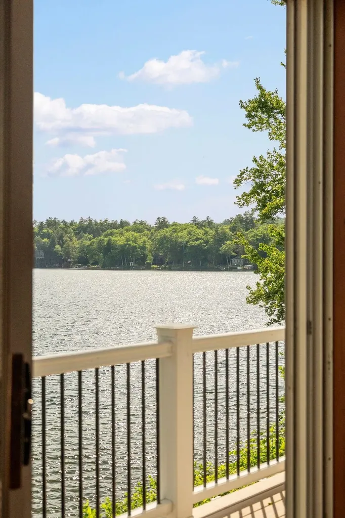 81 Old Hubbard Road Meredith NH 03253