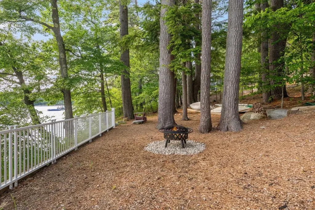 81 Old Hubbard Road Meredith NH 03253