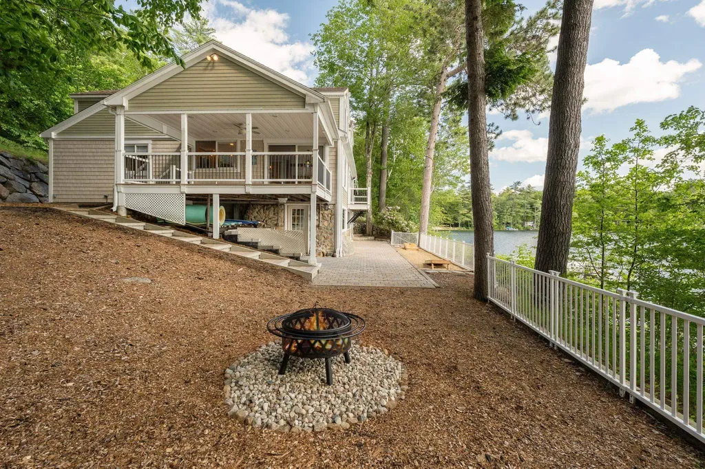 81 Old Hubbard Road Meredith NH 03253