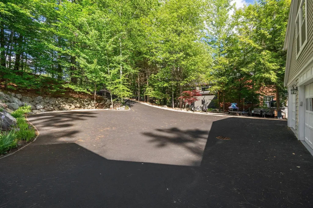 81 Old Hubbard Road Meredith NH 03253