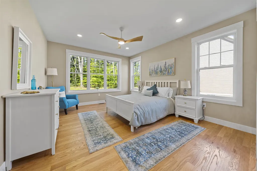 77 Lady Walsingham Way Laconia NH 03246