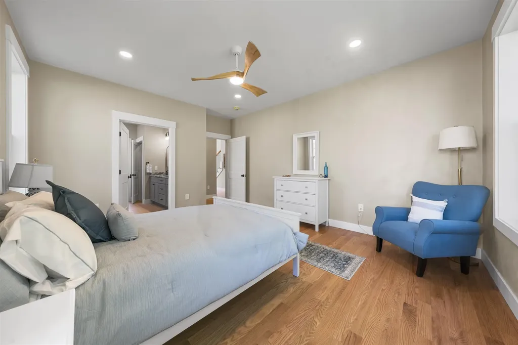 77 Lady Walsingham Way Laconia NH 03246