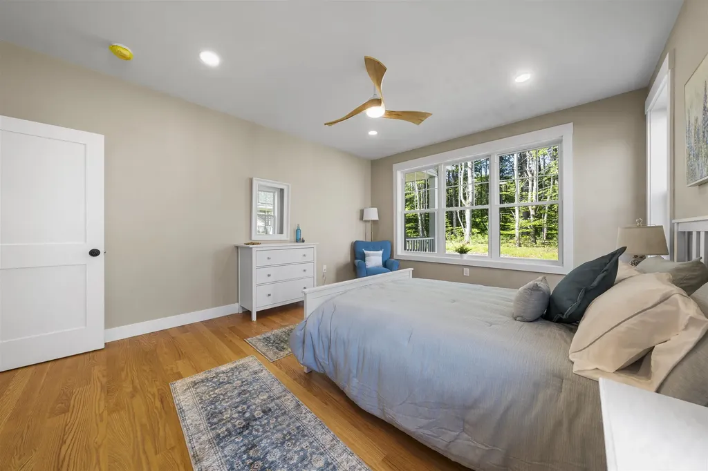 77 Lady Walsingham Way Laconia NH 03246