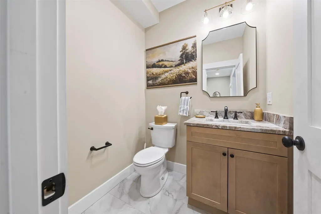 77 Lady Walsingham Way Laconia NH 03246