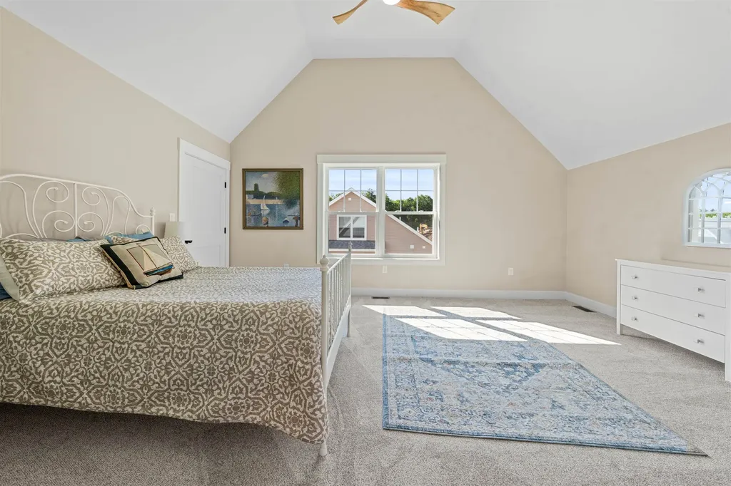 77 Lady Walsingham Way Laconia NH 03246