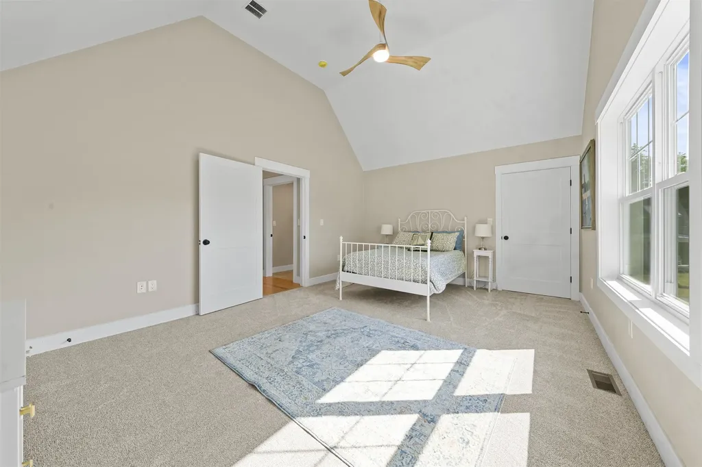 77 Lady Walsingham Way Laconia NH 03246