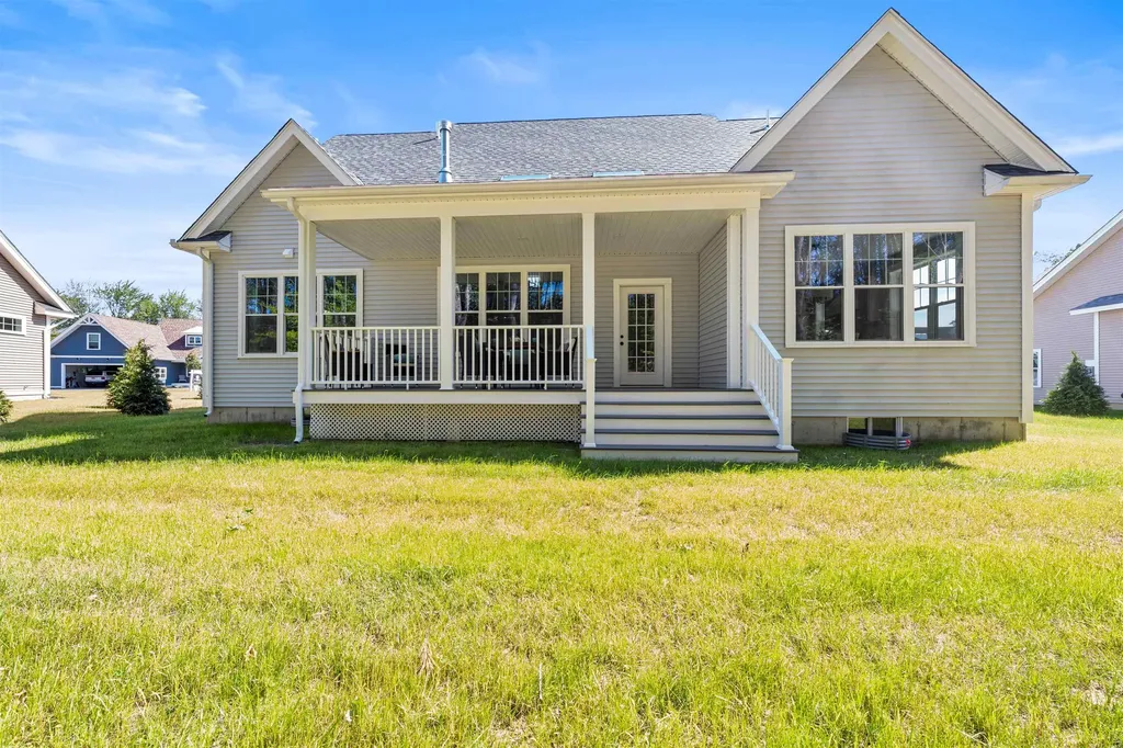 77 Lady Walsingham Way Laconia NH 03246