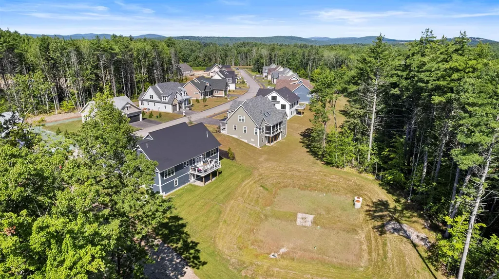 77 Lady Walsingham Way Laconia NH 03246