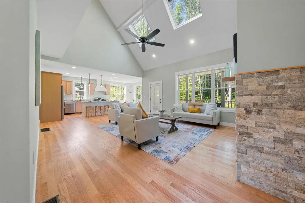 77 Lady Walsingham Way Laconia NH 03246
