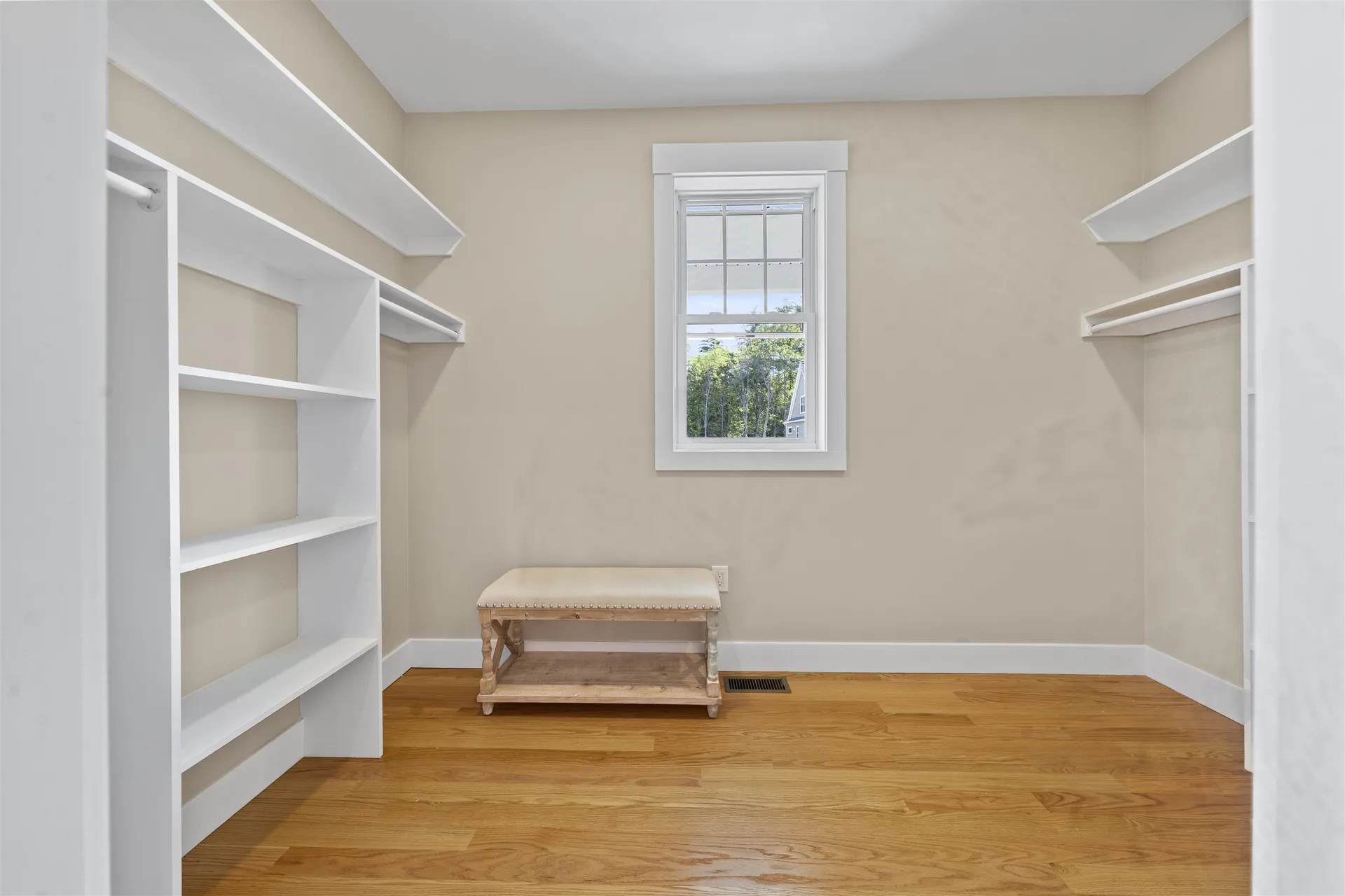 77 Lady Walsingham Way Laconia NH 03246