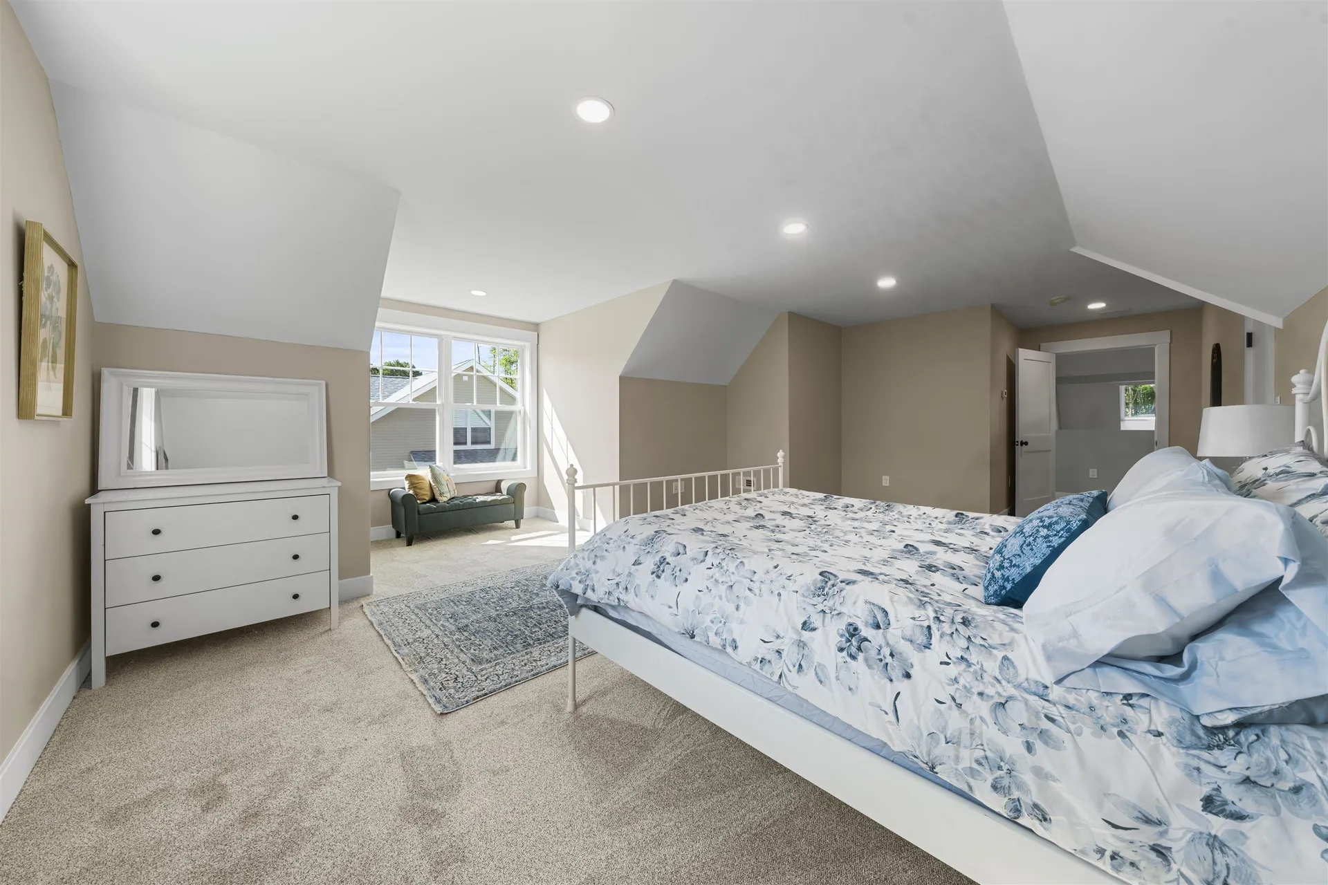 77 Lady Walsingham Way Laconia NH 03246