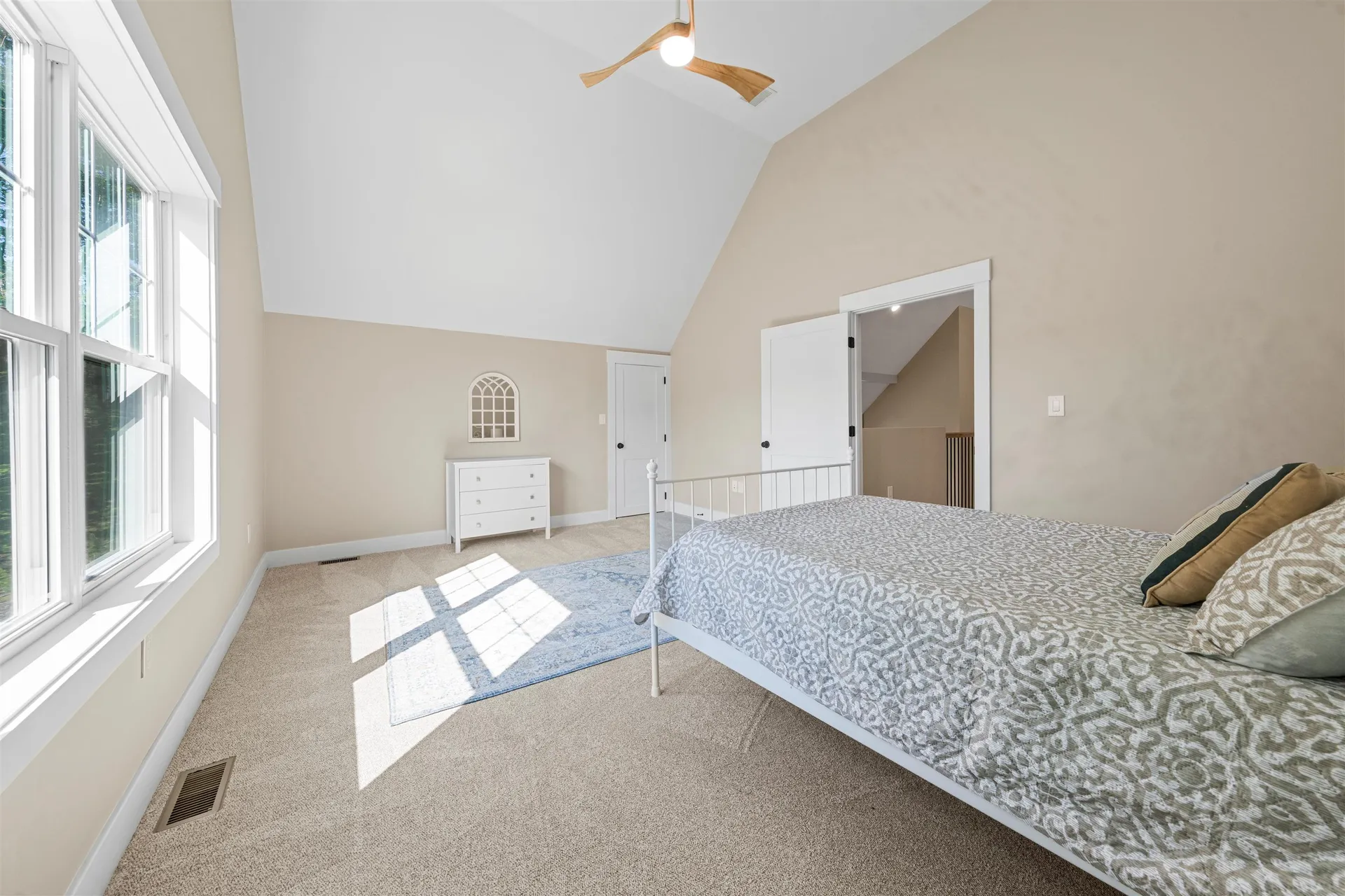 77 Lady Walsingham Way Laconia NH 03246