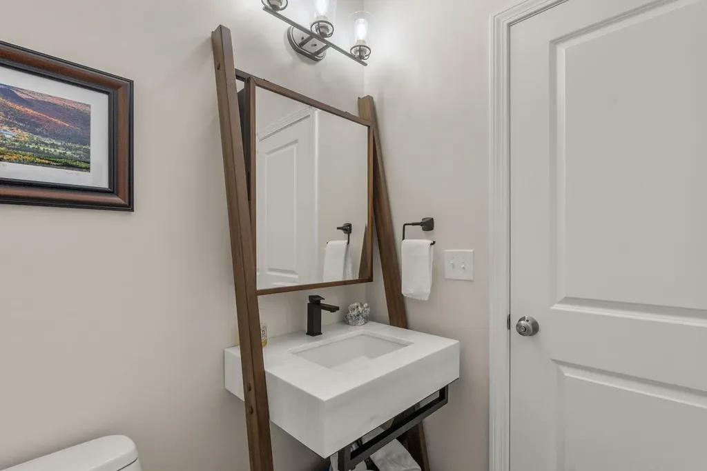 152 South Road Londonderry NH 03053
