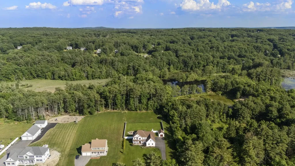 152 South Road Londonderry NH 03053