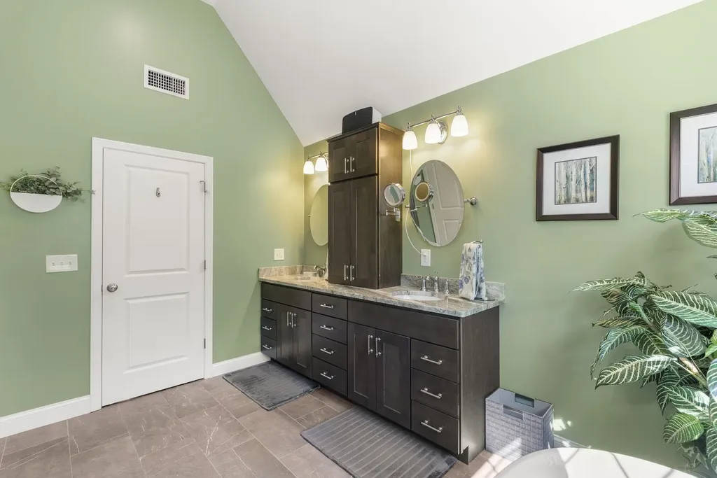 152 South Road Londonderry NH 03053