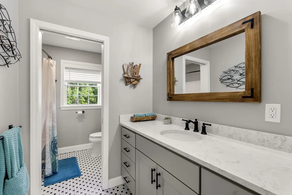 152 South Road Londonderry NH 03053