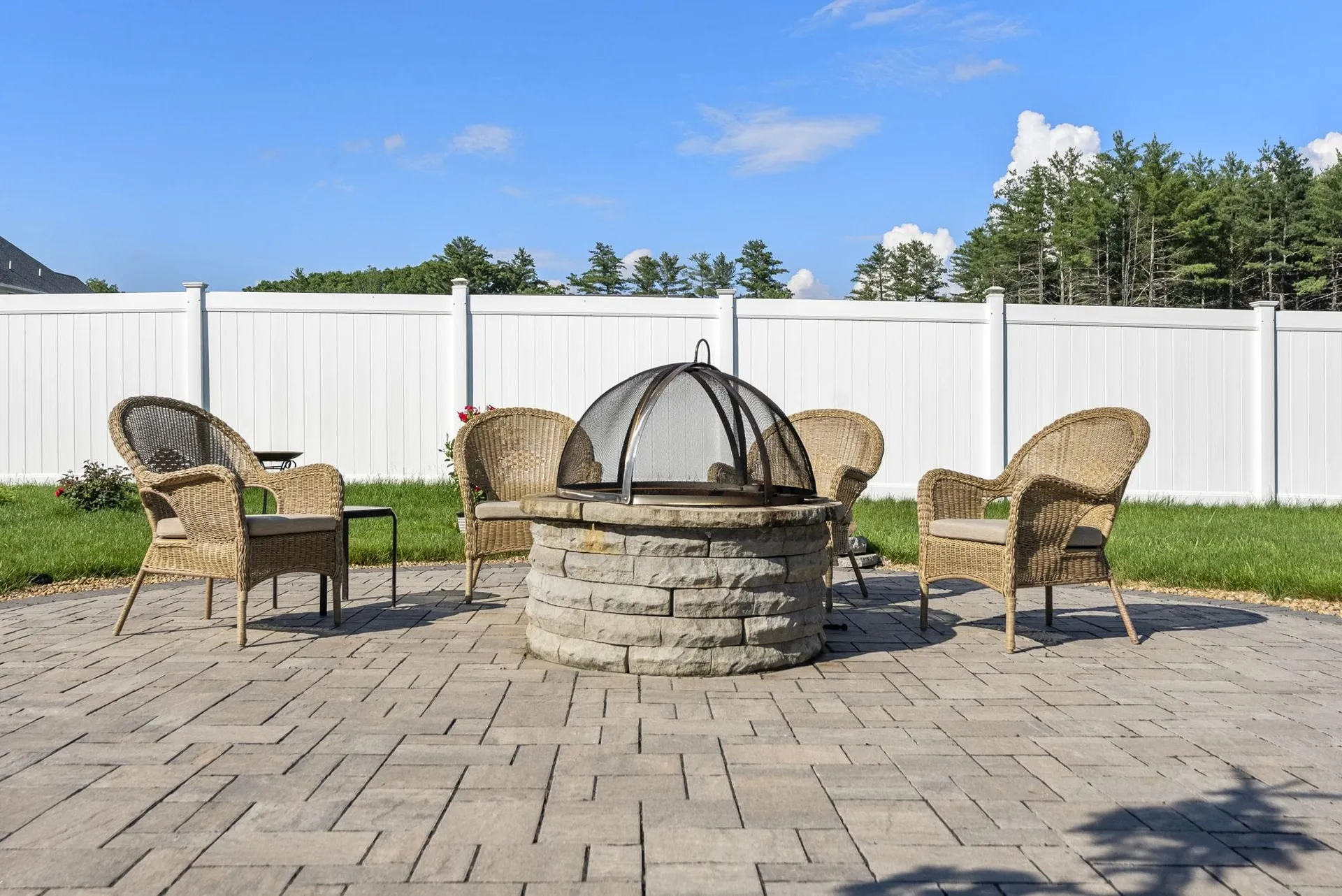 152 South Road Londonderry NH 03053