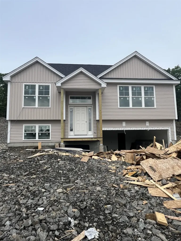 14 Mica Drive Raymond NH 03077