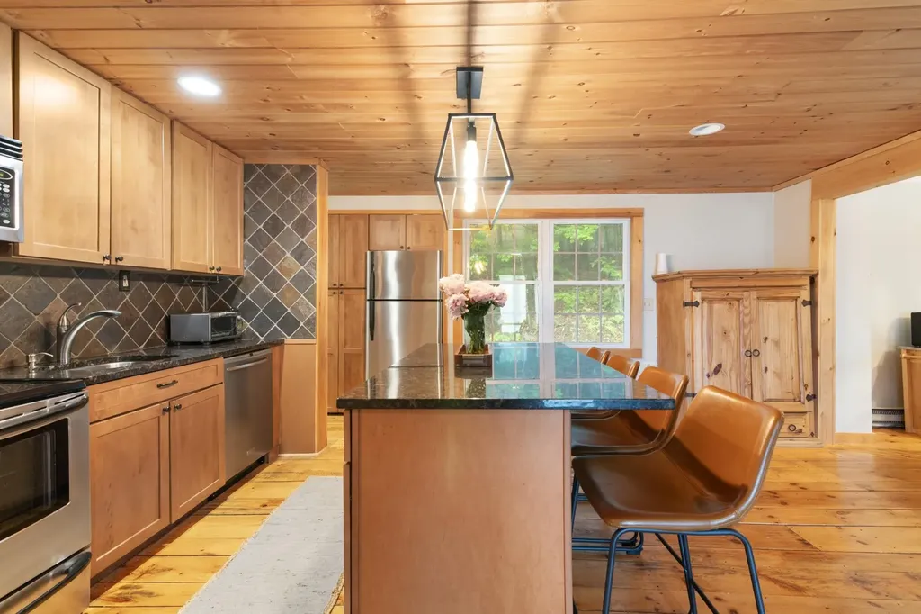 7 Lightning Ledge Way Wilmington VT 05363
