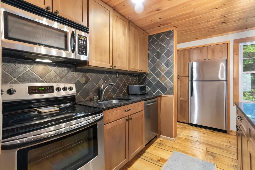 7 Lightning Ledge Way Wilmington VT 05363
