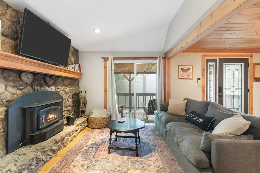 7 Lightning Ledge Way Wilmington VT 05363