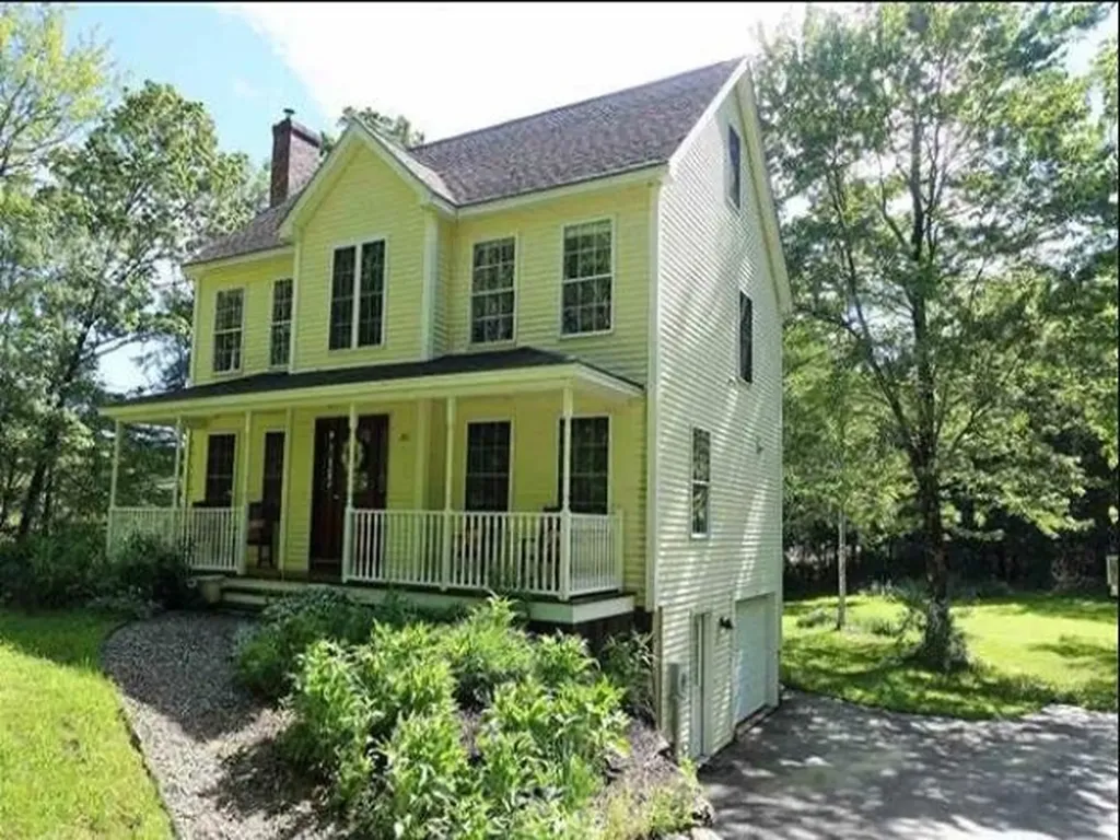 295 Stepping Stone Road Lee NH 03861