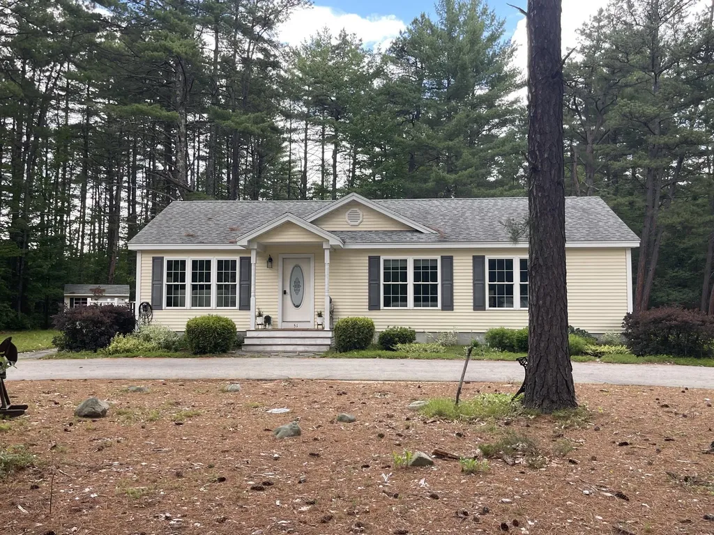 51 Poco Drive Tamworth NH 03886
