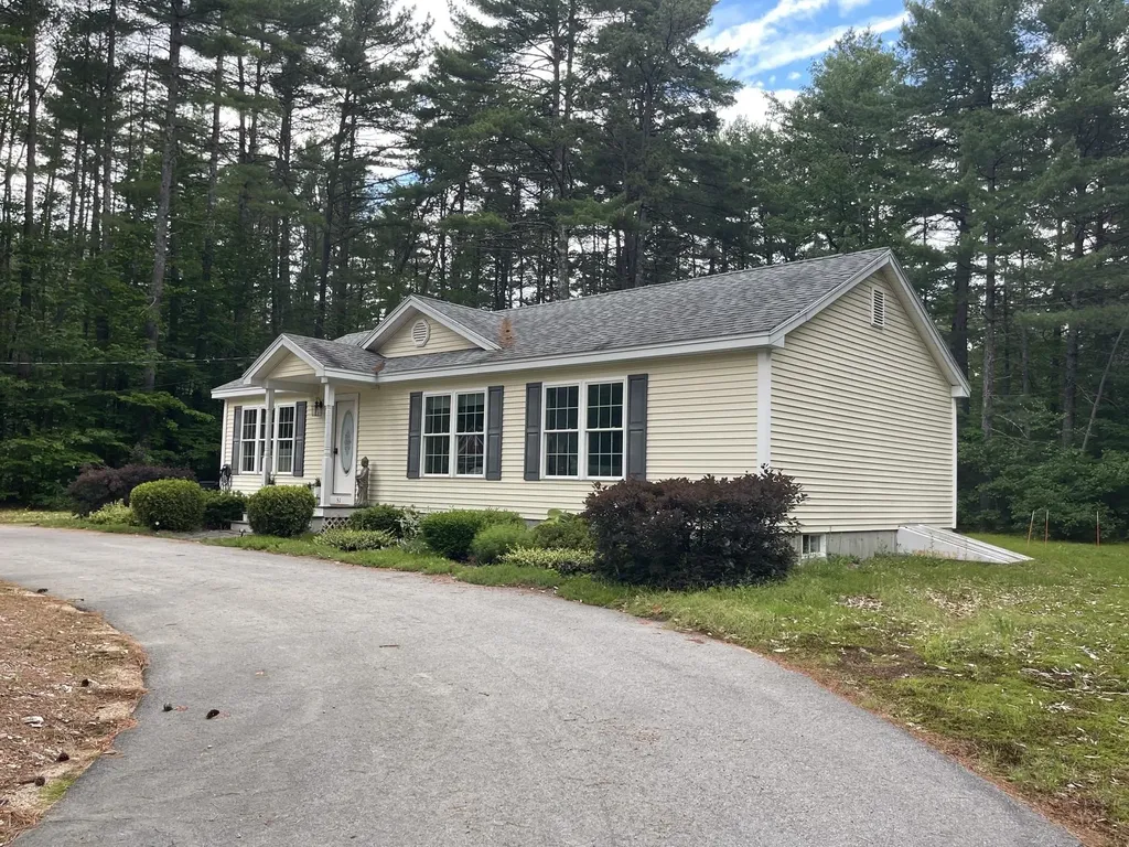 51 Poco Drive Tamworth NH 03886