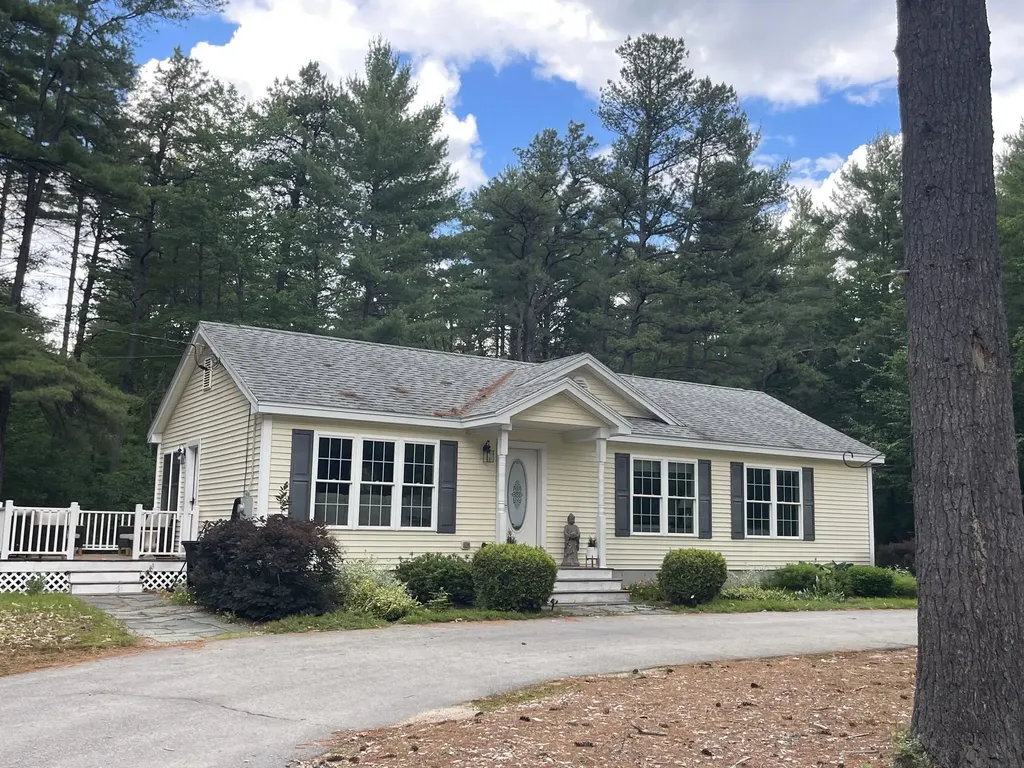 51 Poco Drive Tamworth NH 03886