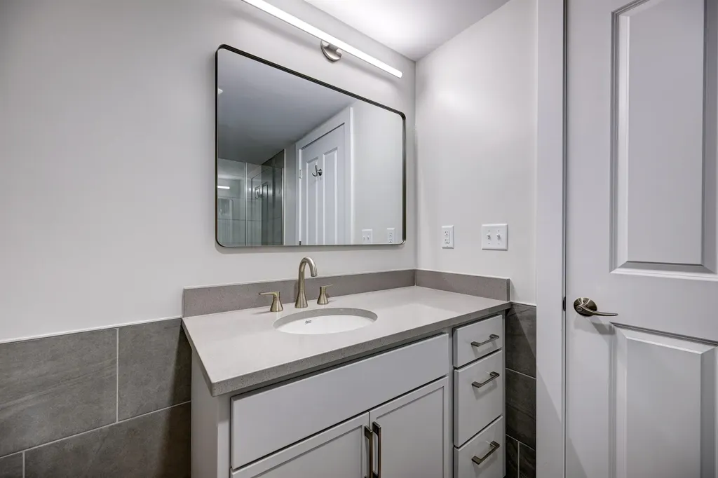 2059 Lafayette Road Portsmouth NH 03801
