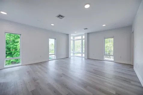 2059 Lafayette Road Portsmouth NH 03801
