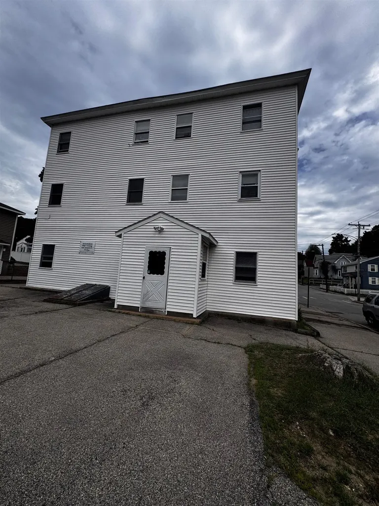 562 A Lake Avenue Manchester NH 03103