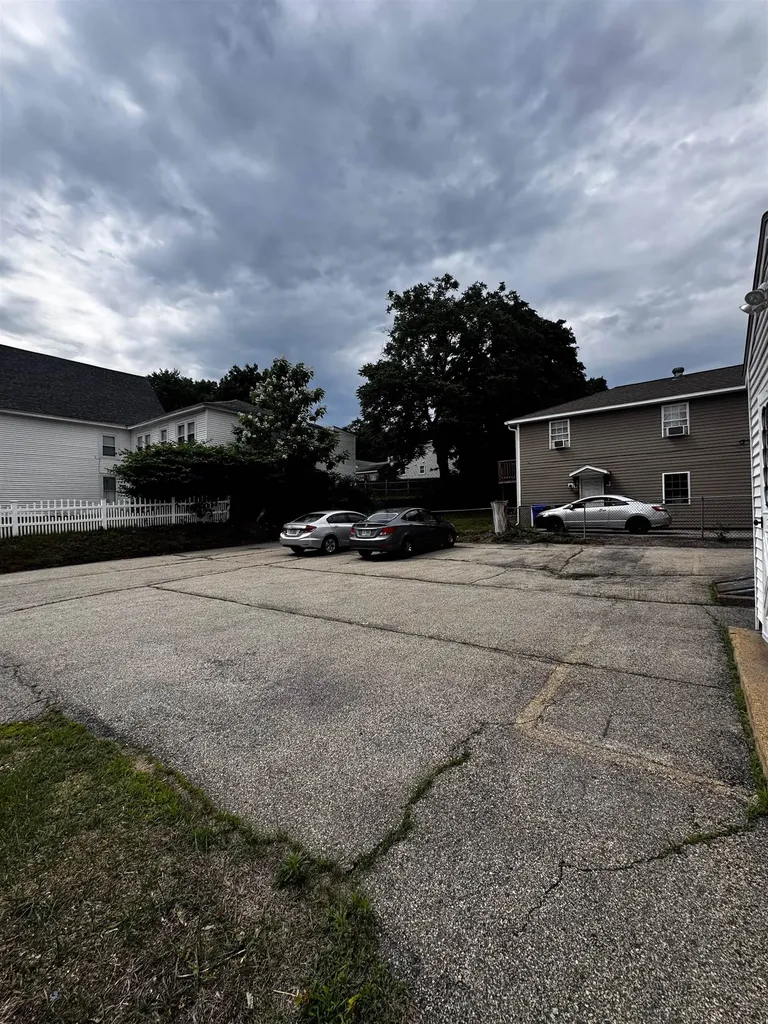 562 A Lake Avenue Manchester NH 03103