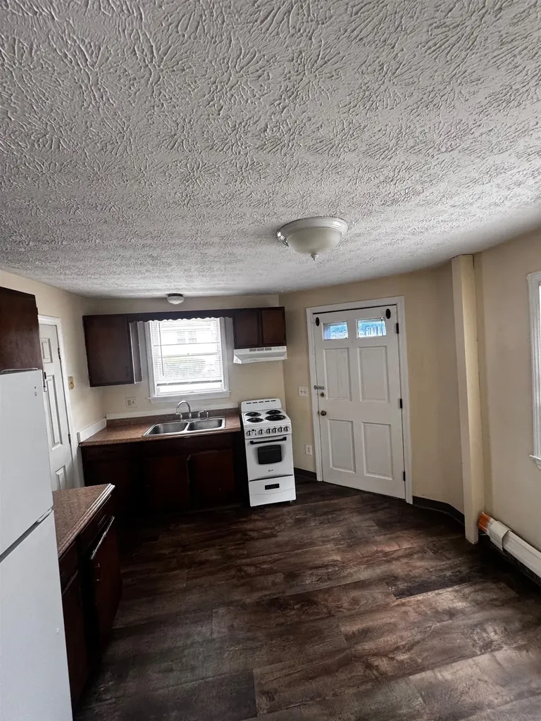 562 A Lake Avenue Manchester NH 03103