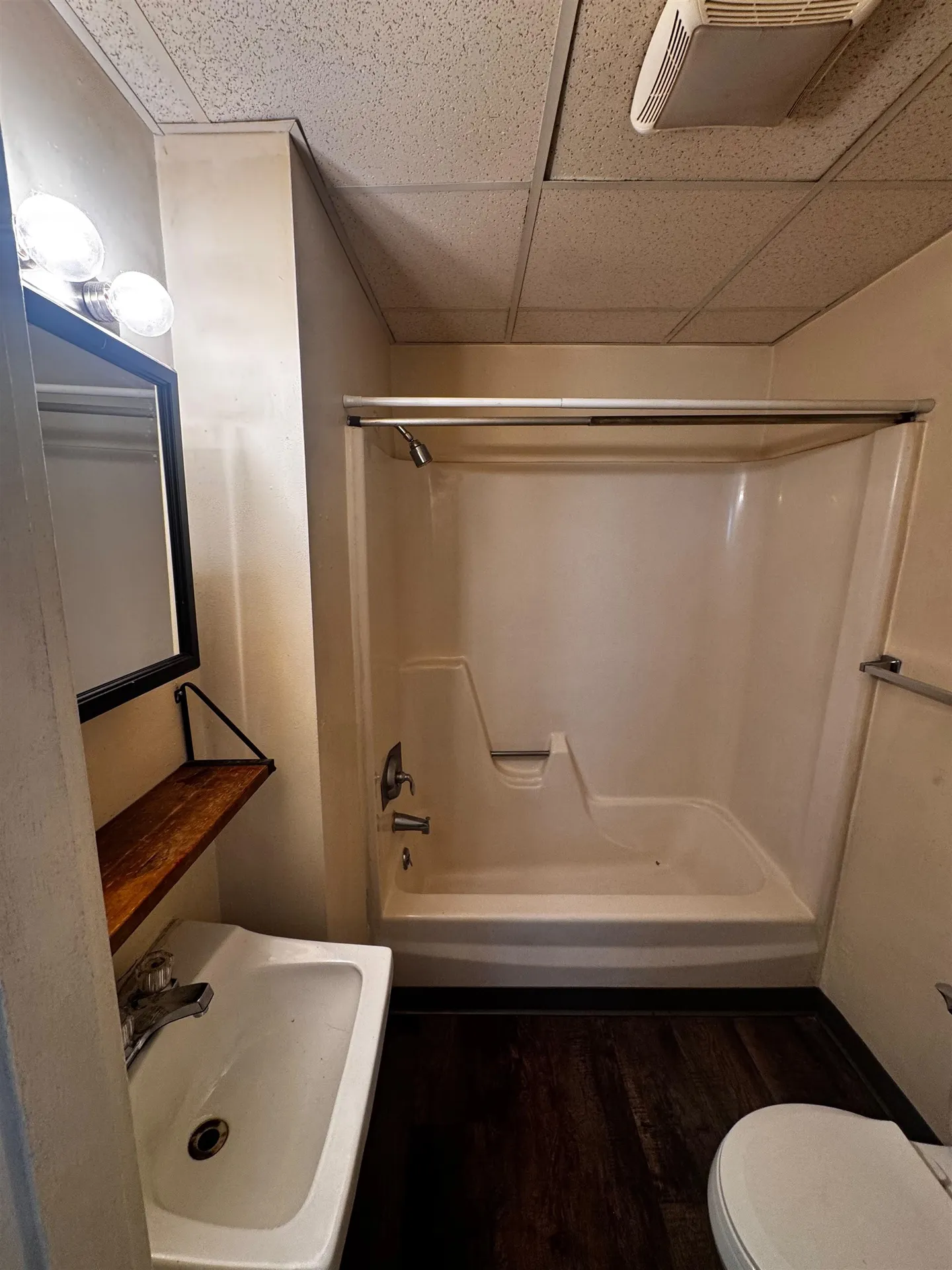 562 A Lake Avenue Manchester NH 03103