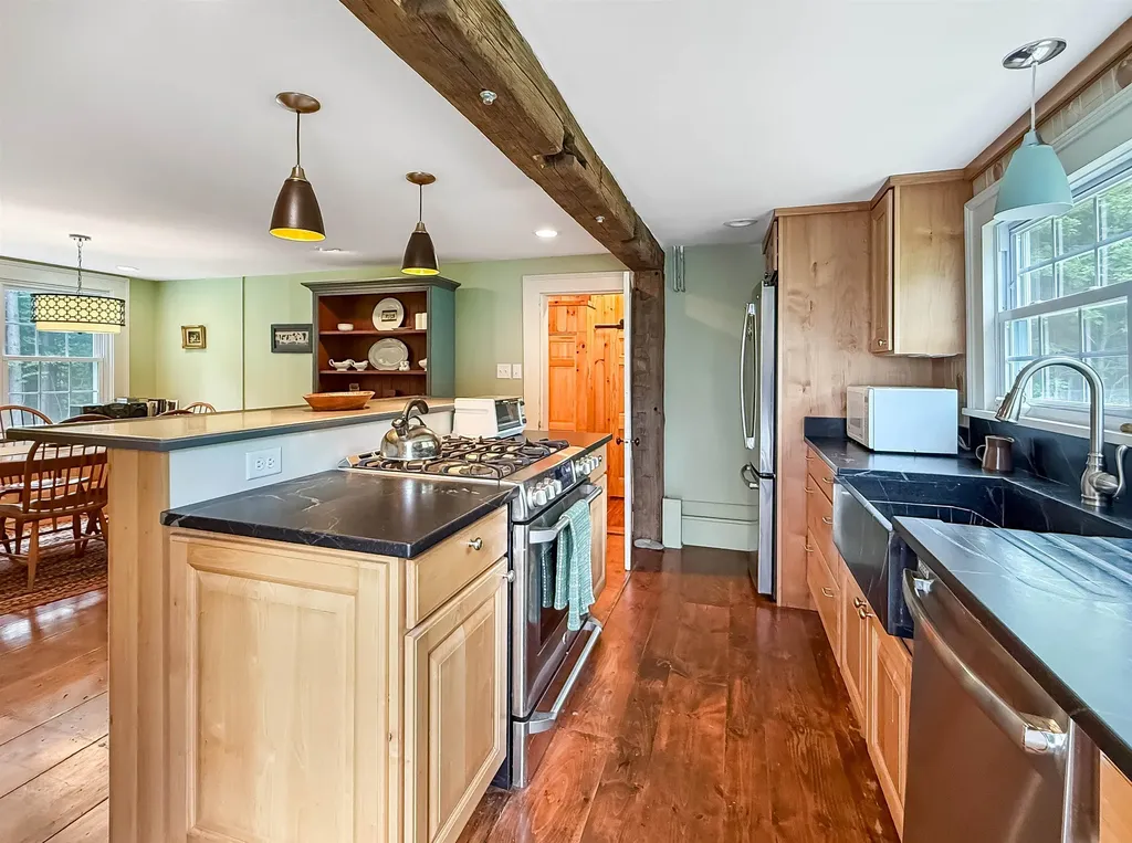 596 Four Chimneys Road Grafton VT 05146