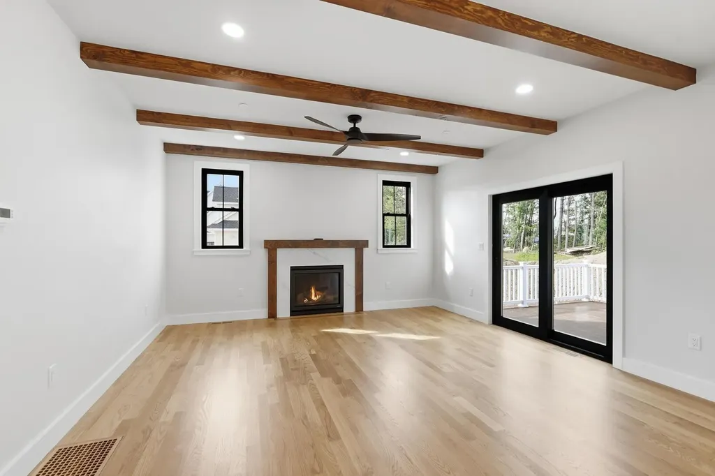 17 Newbury Road Pelham NH 03076